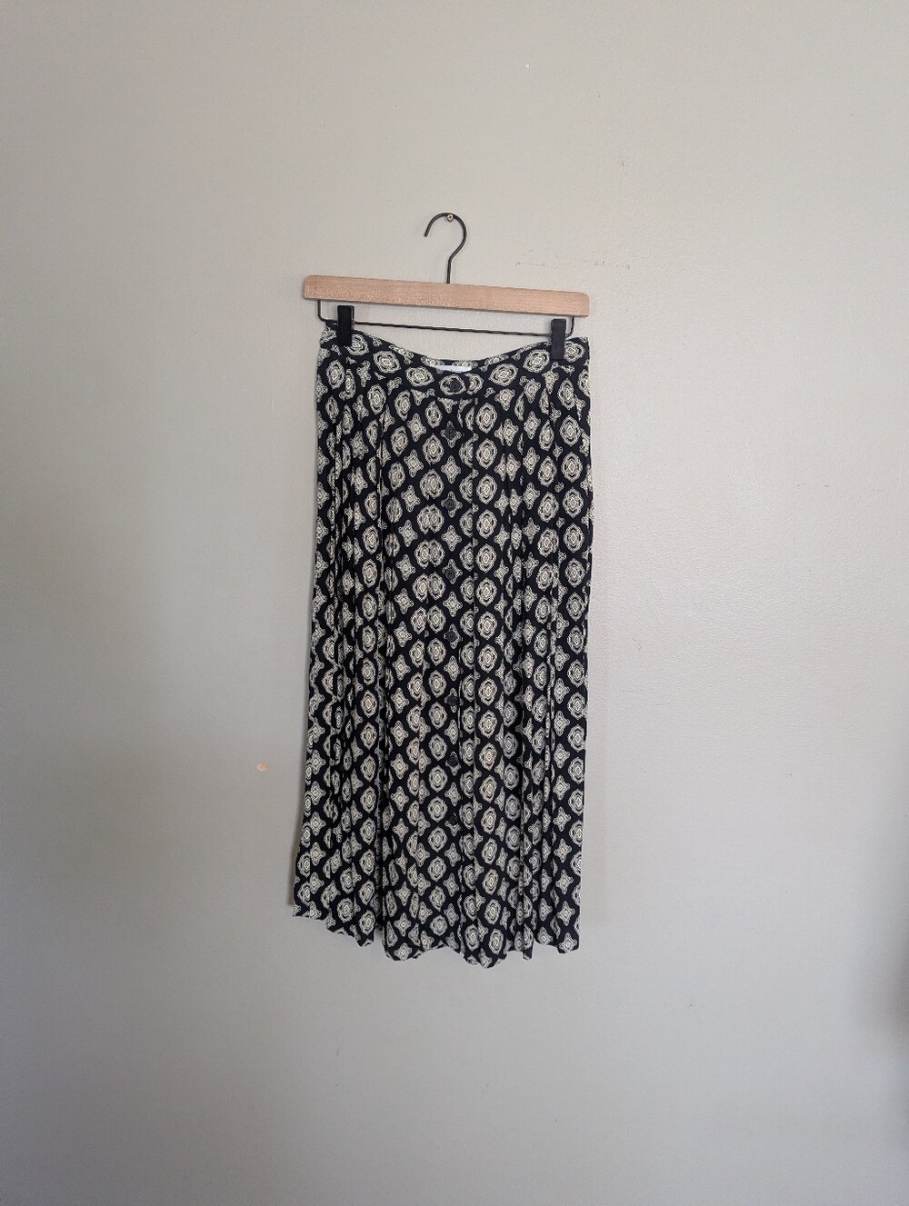 VTG 90s Liz Claiborne Black and Cream Medallion Pleated Midi Skirt Small